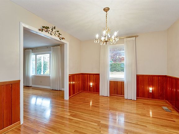 3rd image of 109 Peach Valley Dr