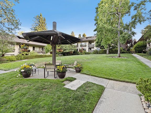 4th image of 2140 Santa Cruz Ave APT D107