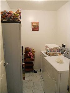 5th image of 15 Sutton Pl #15