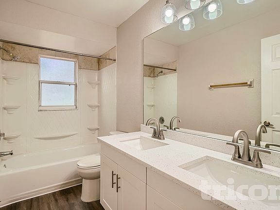 5th image of 312 Bahia Cir