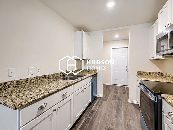 5th image of 1823 San Carlos St