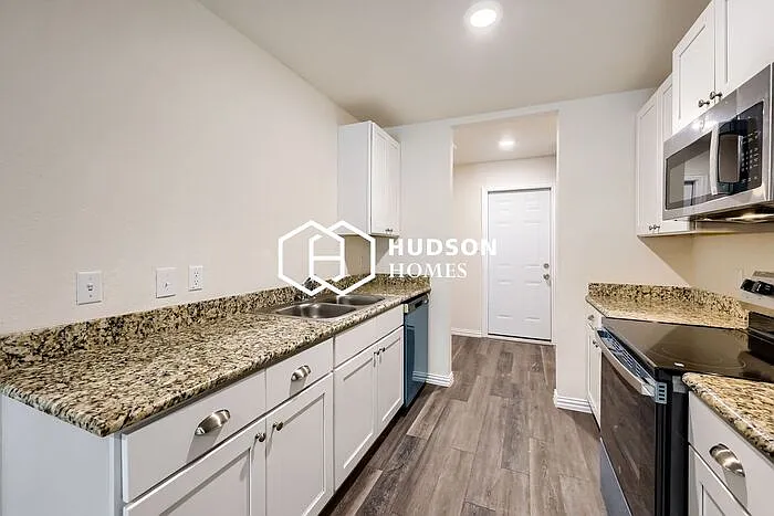 1823 San Carlos St — Photo 5