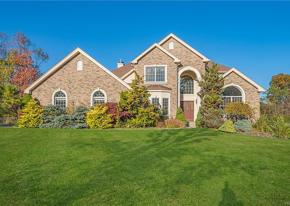 2nd image of 26 Charnwood Dr