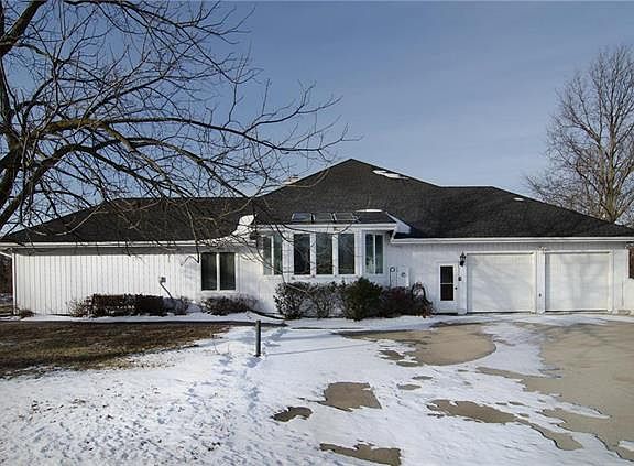 3rd image of 8 Summerhill Dr
