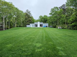 9 Woodedge Trl, Quogue, NY 11959
