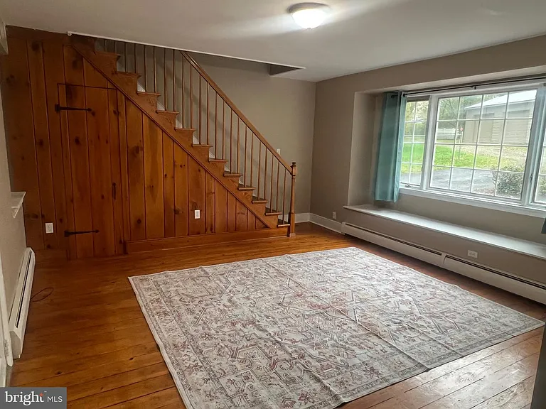 815 Cypress Ave — Photo 2