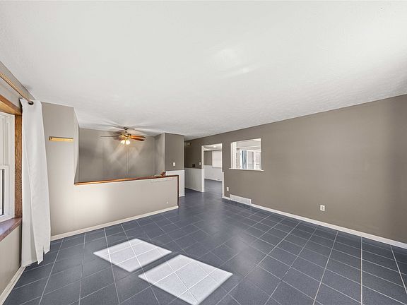 4th image of 1210 Meadow Dr