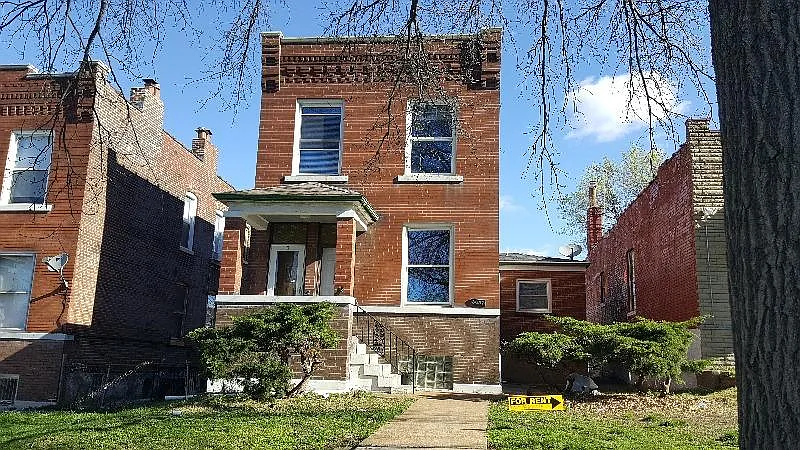 2 bed, 1.5 bath, 1200 sqft, $1,075 — Photo 1