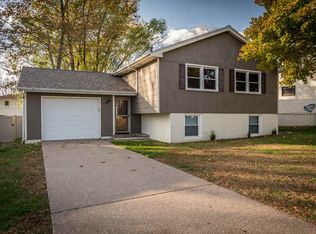 6404 Scott St, Davenport, IA 52806
