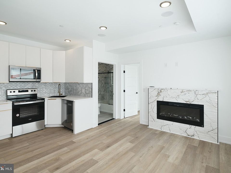 1st image of 2000 N Front St #14