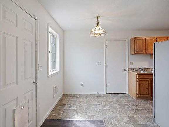 4th image of 3138 SW Glacier Ave