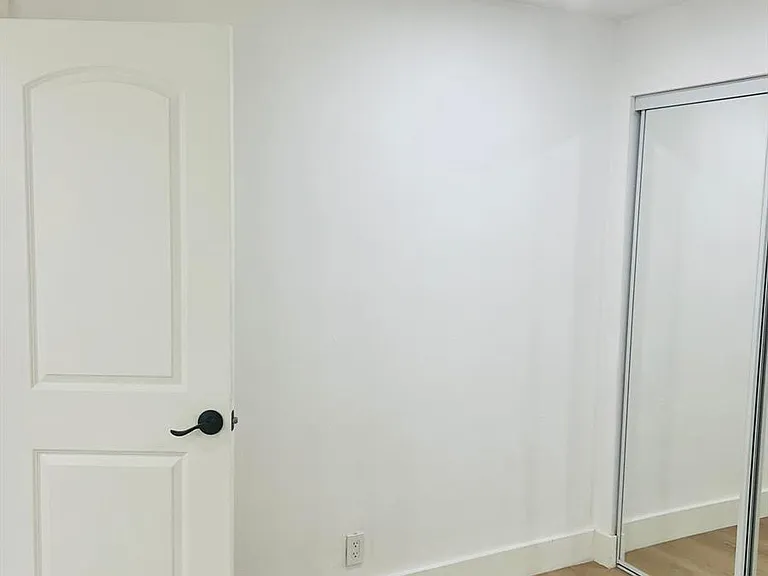 1720 N 17th Ave #6 — Photo 5