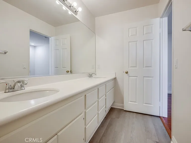 321 Riley Ct — Photo 32