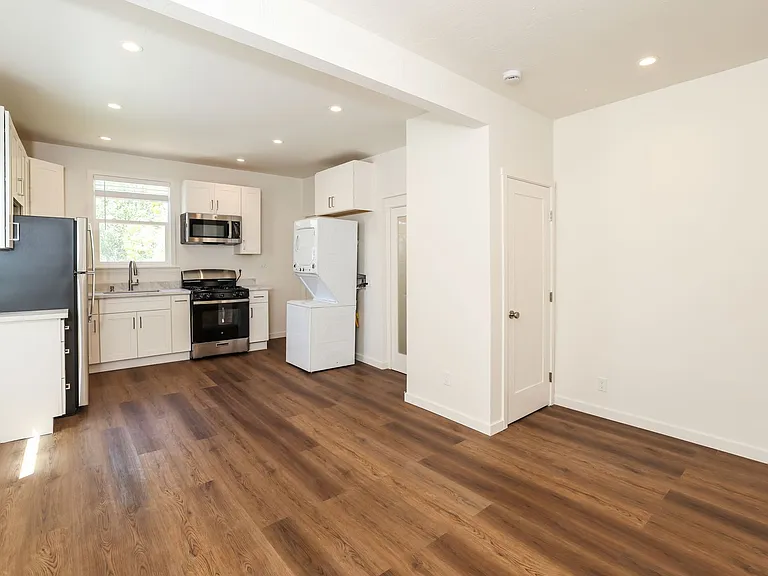 1633 Oxford St #C — Photo 9