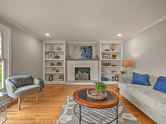 4th image of 1002 Lincoln Ave