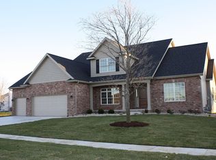 3207 Baer Rd, Bloomington, IL 61704