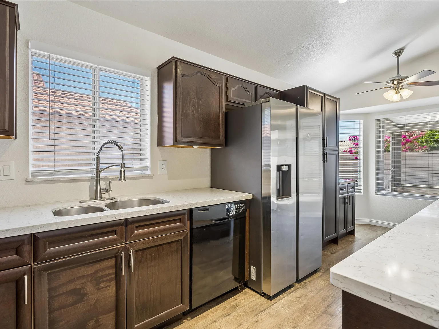 3 bed, 1860 sqft, $2,600 — Photo 4