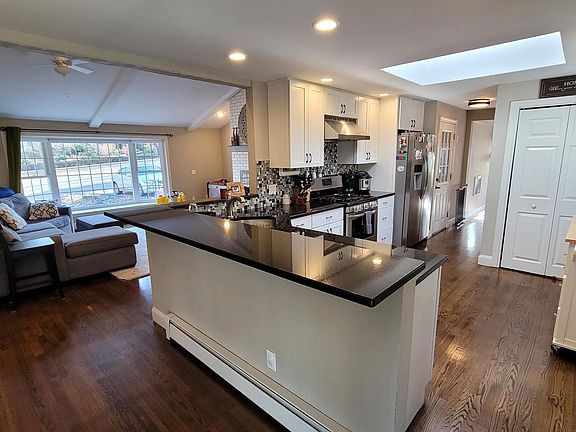 5th image of 85 Hollis Ave