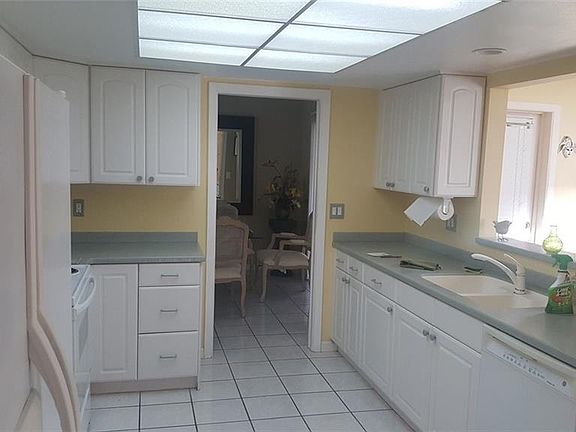 5th image of 1401 Gulf Blvd Unit D