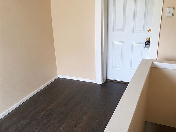 3rd image of 265 Linden Ave