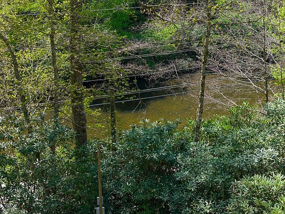 3rd image of 100 E Hicks Road