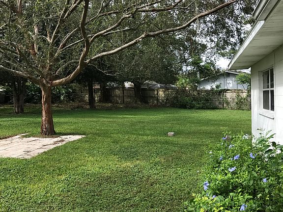 3rd image of 4923 Celia Cir W