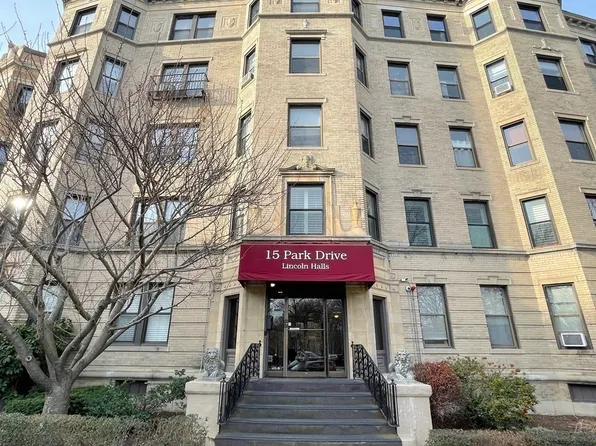 15 Park Dr APT 12, Boston, MA 02215