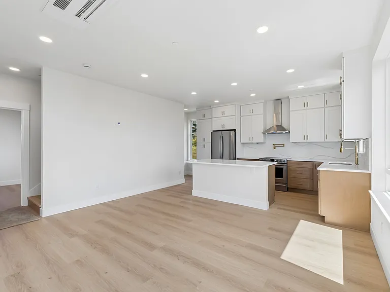 20116 Richmond Beach Dr NW #B — Photo 8
