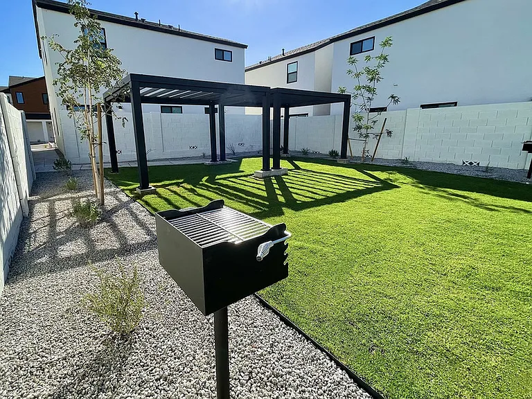 Roma Meadows — Photo 42