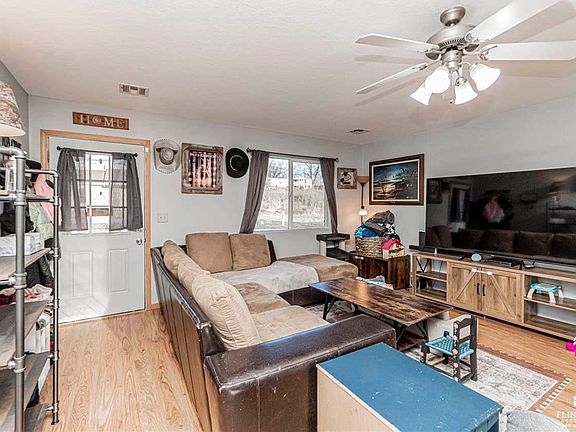 4th image of 621 Jerry Dr
