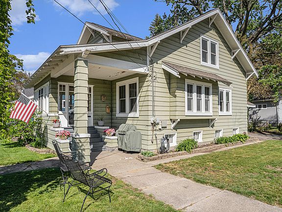 3rd image of 1395 Montgomery Ave