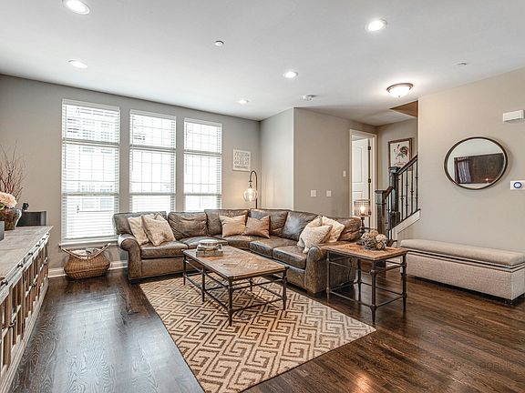 2nd image of 628 Parkside Ct