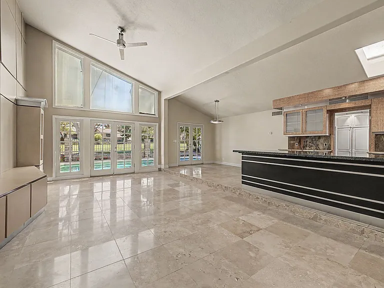 3172 Bel Air Dr — Photo 11
