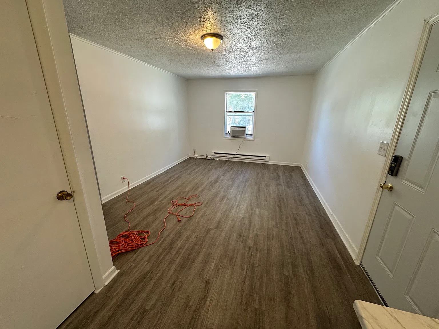 2 bed, 700 sqft, $1,000 — Photo 2