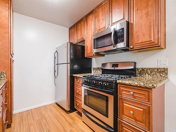 5th image of 365 Burchett St Unit 106