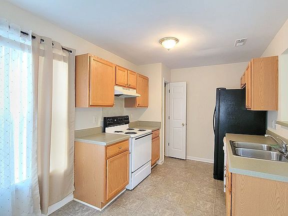 5th image of 396 Anna St