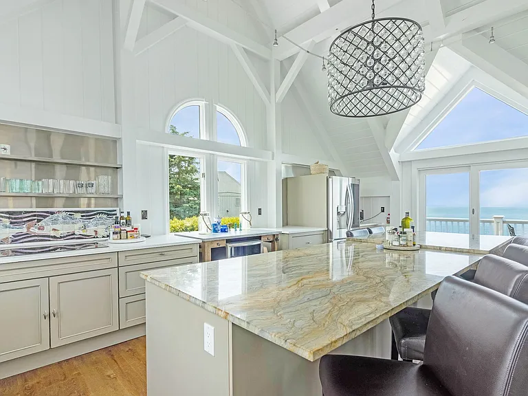 2700 Sound Dr — Photo 8