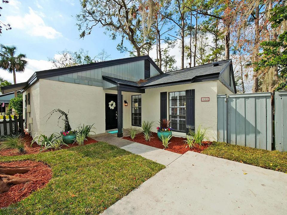 Welcome Home to 122 Bermuda Ct