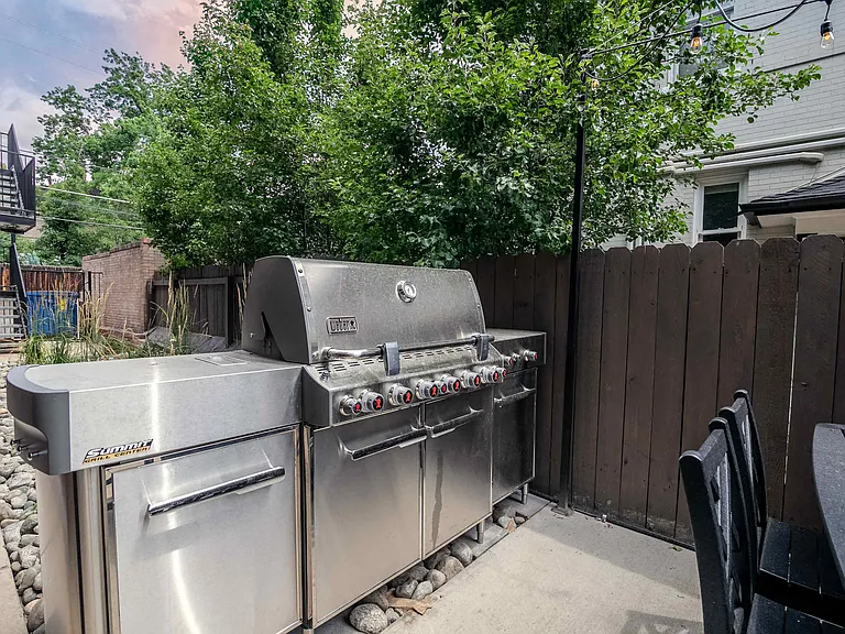 758 Clarkson — Photo 8