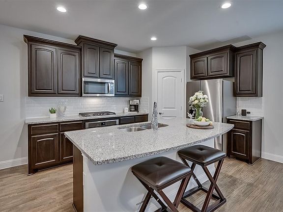 5th image of 2665 Venice Dr Unit 3