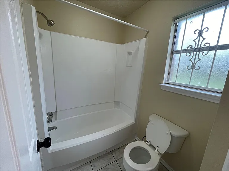 3814 Colvin St — Photo 10