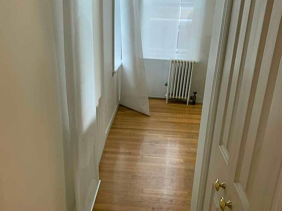 5th image of 4202 Broadway Unit 2
