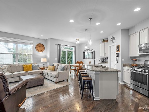 2nd image of 35 Oak Creek Ct