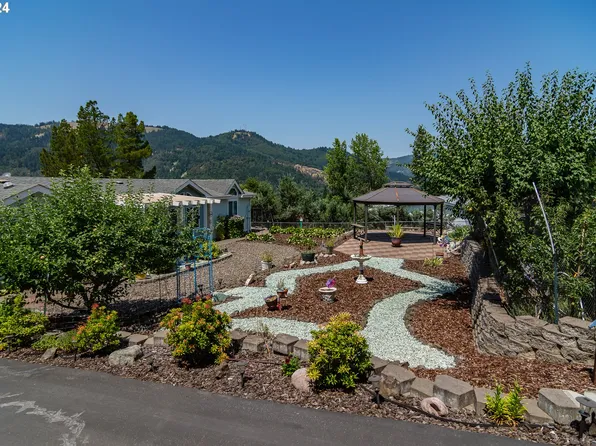 205 Luke Ct, Myrtle Creek, OR 97457