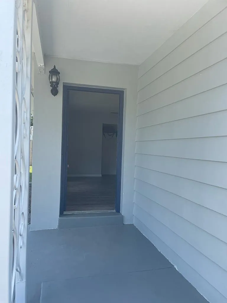 2 bed, 806 sqft, $1,850 — Photo 1