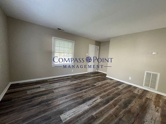 3rd image of 1514 Oak Hill Dr