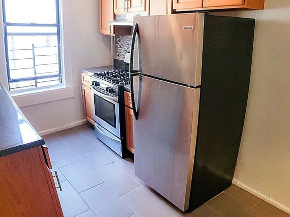 2nd image of 1427 Taylor Ave #35