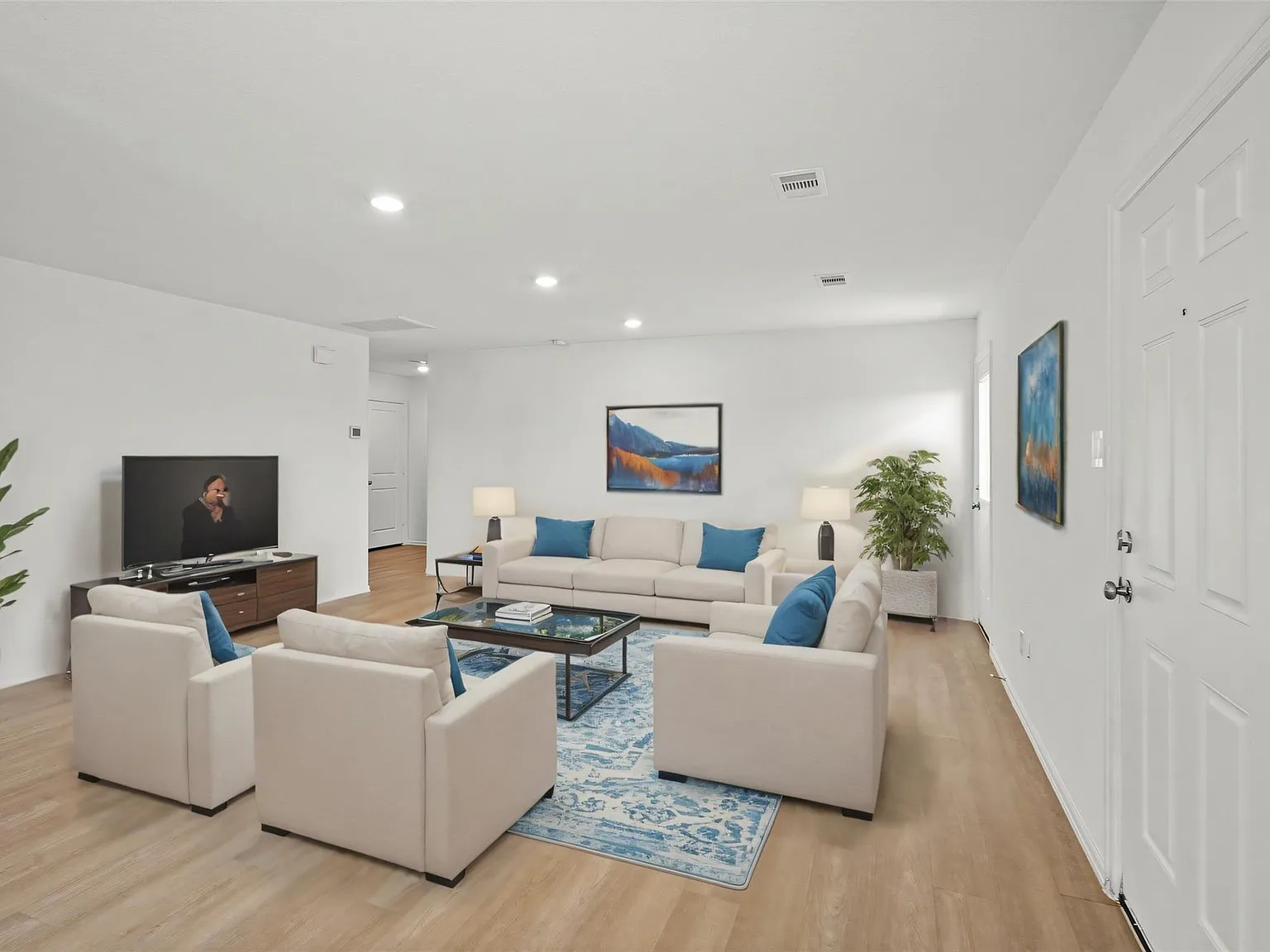 2 bed, 1.0 bath, 1040 sqft, $1,795 — Photo 4