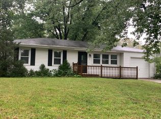 21 Eastwood Ln, Liberty, MO 64068