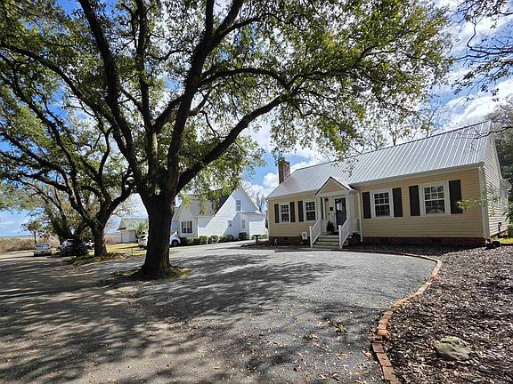 3rd image of 616 Marshview Ln.